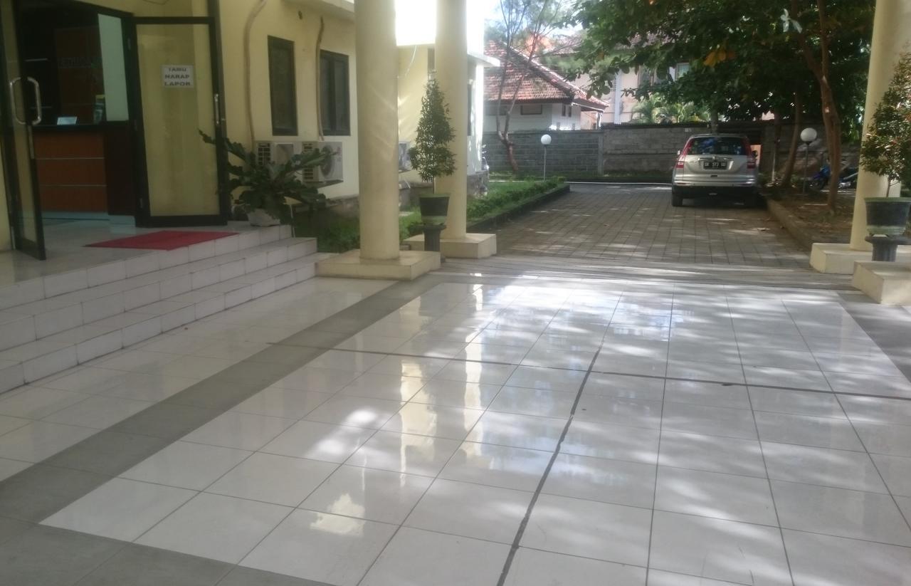 Edutel Undiksha Hotel Singaraja Kültér fotó